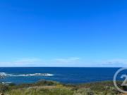 Maison contemporaine avec piscine en bord de mer