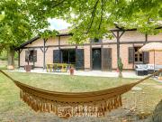 Maison contemporaine avec piscine en bord de mer