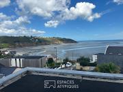 Maison contemporaine avec piscine en bord de mer