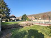 Maison contemporaine avec piscine et jardin