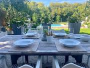 Maison contemporaine avec piscine et jardin