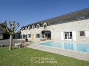 Maison contemporaine avec piscine et jardin