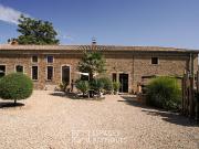 Maison contemporaine avec piscine et jardin