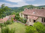Maison contemporaine avec piscine et jardin