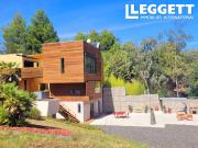 Maison contemporaine avec piscine et jardin