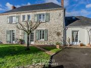 Maison contemporaine avec piscine et jardin