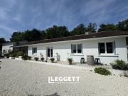 Maison contemporaine avec piscine et jardin