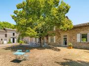 Maison contemporaine avec piscine et jardin