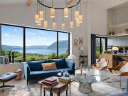 Maison contemporaine avec piscine et terrasse