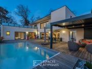 Maison contemporaine avec piscine et vue sur les Monts...