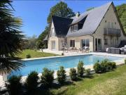 Maison contemporaine avec piscine sur 2,8 hectares