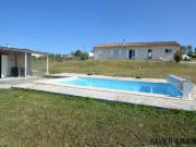 Maison contemporaine avec piscine sur environ 3760m²....