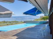 MAISON CONTEMPORAINE AVEC VUE IMPRENABLE SUR LE LAC...
