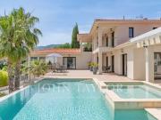 Maison contemporaine avec vue panoramique à Châteauneuf...