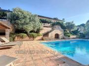 Maison contemporaine avec vue panoramique et piscine