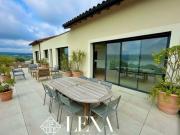 Maison contemporaine avec vue panoramique sur lac