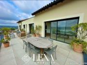 Maison contemporaine avec vue panoramique sur lac