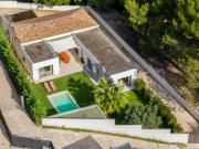 MAISON CONTEMPORAINE DE 160m2 AVEC PISCINE ET JARDIN LES...