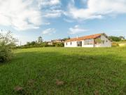 Maison contemporaine de plain pied avec jardin – Bidache