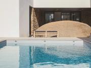 Maison avec piscine en bord de mer