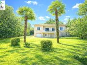 Maison contemporaine en bord de mer avec jardin