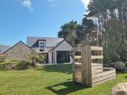 Maison contemporaine en bord de mer avec jardin