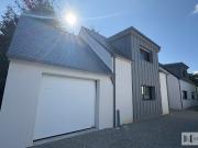 Maison contemporaine en bord de mer avec jardin