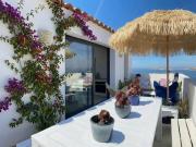 Maison contemporaine en bord de mer avec terrasse