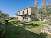 Maison contemporaine en pierre avec piscine à Gordes