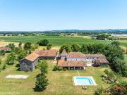 Maison d’architecte 420 m2 avec piscine et dépendances...