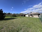 Maison d’environ 79 m2 sur un terrain clos de 1 717 m2...