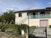 Maison dans quartier résidentiel
