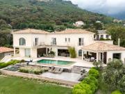Maison d'architecte à l'entrée du cap Corse avec...