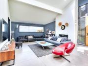 Maison d'architecte avec piscine à 20 mn de Lyon....