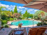 Maison d'architecte avec piscine et vue mer