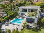 Maison d'architecte de 250m2 avec garage, terrasse...