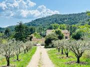 Maison de 14 pièces de luxe en location à Roussillon, France