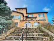 Maison de 14 pièces de luxe en vente à Oingt, France