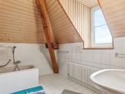 Manor house with 2 apartments ideally located in Le...