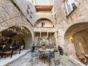 Maison de 8 pièces de luxe en location à Uzès, Occitanie