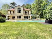 Maison de luxe de 8 pièces en vente à Gex, France