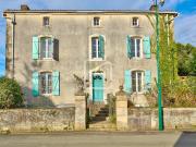 Maison de Bourg 4/5 Chambres 202m² Fenioux