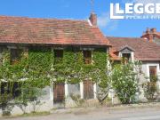 Maison de bourg à rénover avec terrain, dépendances et...