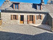 Maison de bourg en pierre meublée