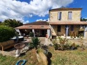 Maison de Bourg rénovée avec petit jardin
