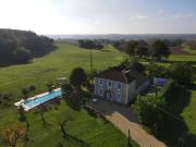 Maison de campagne avec piscine et vue sur la campagne proch