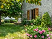 Maison de campagne avec terrain arboré et dépendances