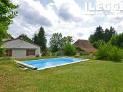 Maison de campagne isolée avec grange, piscine et grand...