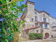 Maison de caractère au cœur du centre historique de Pons...