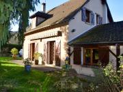 Maison de caractère avec grand terrain arboré exposé sud...
